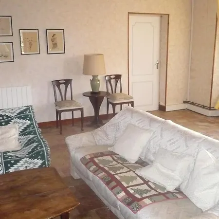 Les Convertigues Bed & Breakfast Montjoire